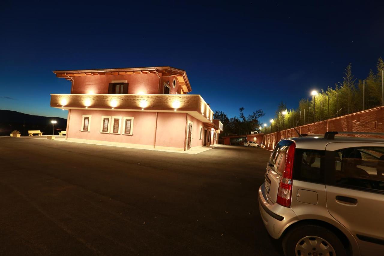 Agriturismo Ciociaro " Il Colle " Hotel Ristorante شيبرانو المظهر الخارجي الصورة
