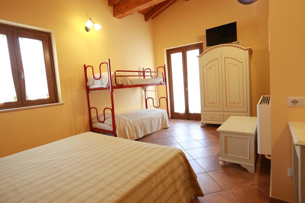 Agriturismo Ciociaro " Il Colle " Hotel Ristorante شيبرانو المظهر الخارجي الصورة