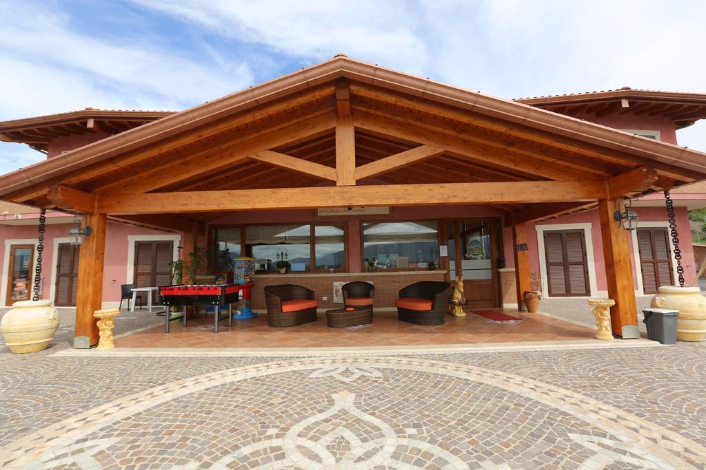 Agriturismo Ciociaro " Il Colle " Hotel Ristorante شيبرانو المظهر الخارجي الصورة