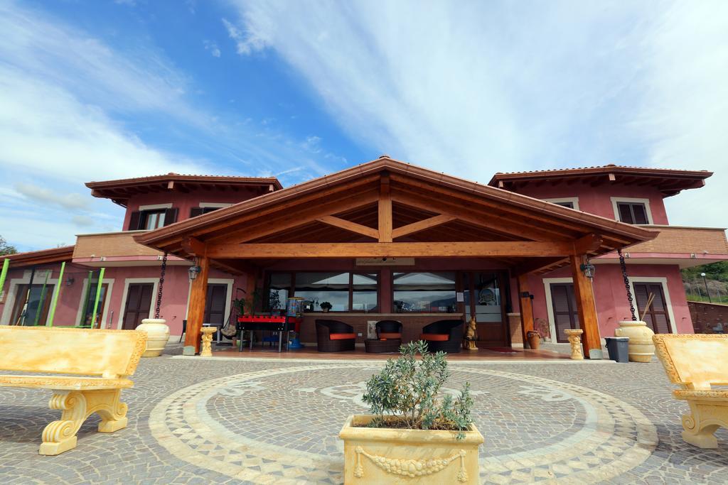 Agriturismo Ciociaro " Il Colle " Hotel Ristorante شيبرانو المظهر الخارجي الصورة