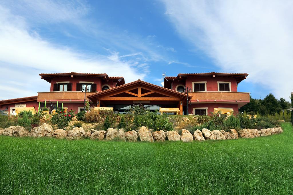 Agriturismo Ciociaro " Il Colle " Hotel Ristorante شيبرانو المظهر الخارجي الصورة